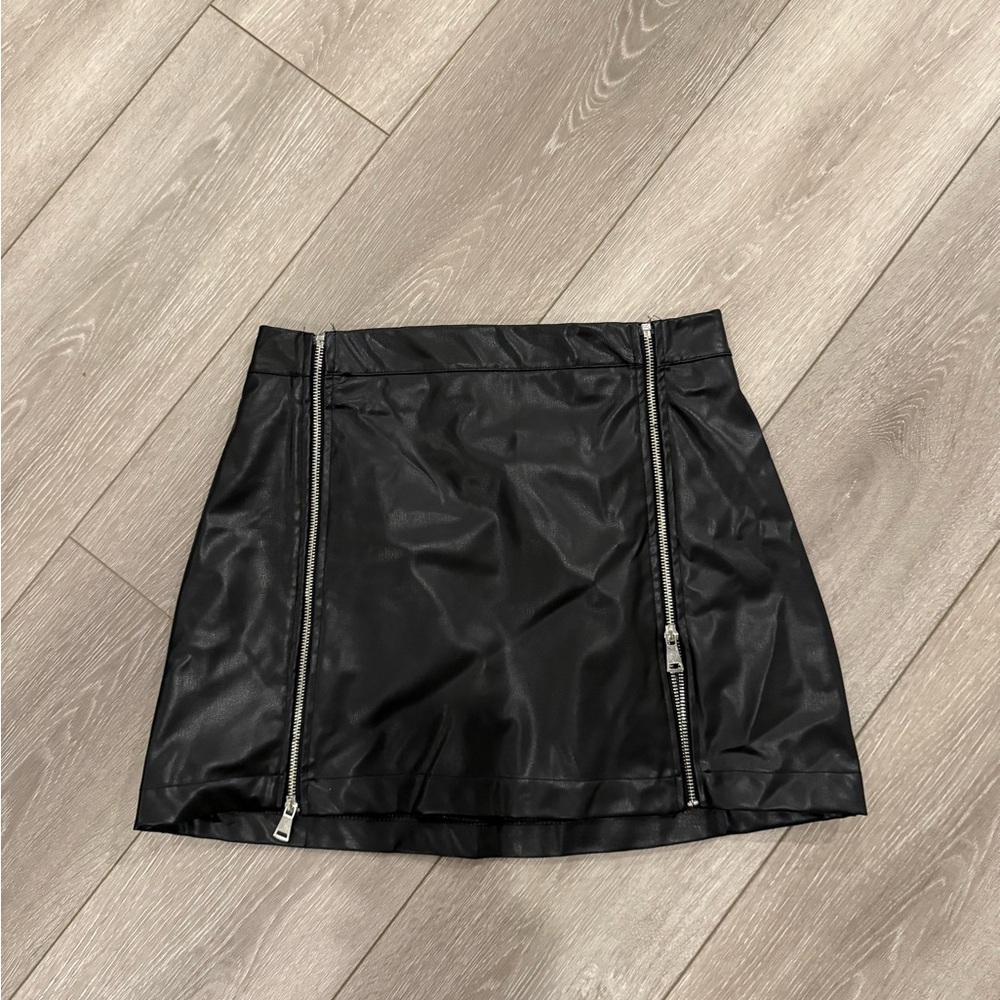 Black Zipper Detail Skirt